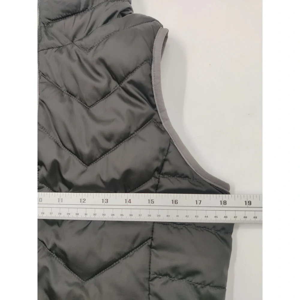 SO Womens Chevron Quilted Puffer Vest Gray Faux Fur Sherpa Lined Size M Zip Up